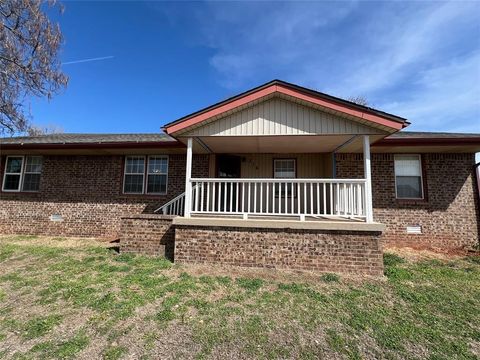 Photo of 216 N Jefferson Avenue, Blanchard, OK 73010 (MLS # 1221193)