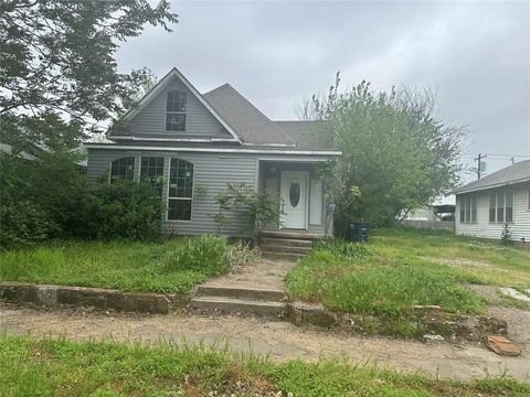 Photo of 648 N Louisa Avenue, Shawnee, OK 74801 (MLS # 1232773)