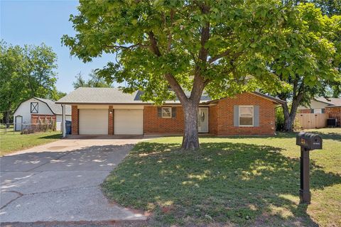 Photo of 924 S Meadow Lane, Mustang, OK 73064 (MLS # 1228581)