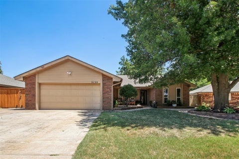 Photo of 2120 Everglade Court, Yukon, OK 73099 (MLS # 1241530)