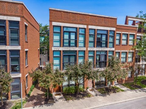 Photo of 802 N 4th Street 802 #802, Columbus, OH 43215 (MLS # 226003555)