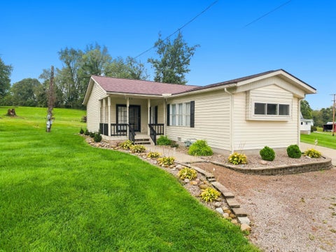 Photo of 1820 Adamsville Road, Zanesville, OH 43701 (MLS # 226036328)