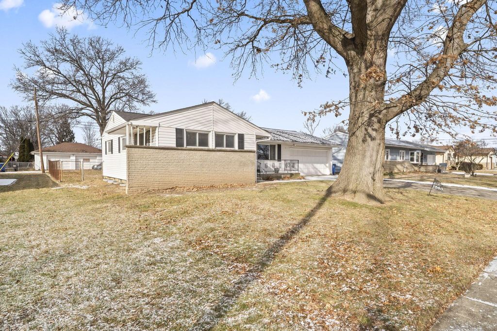 Photo of 1565 Garywood Avenue, Columbus, OH 43227 (MLS # 226012756)