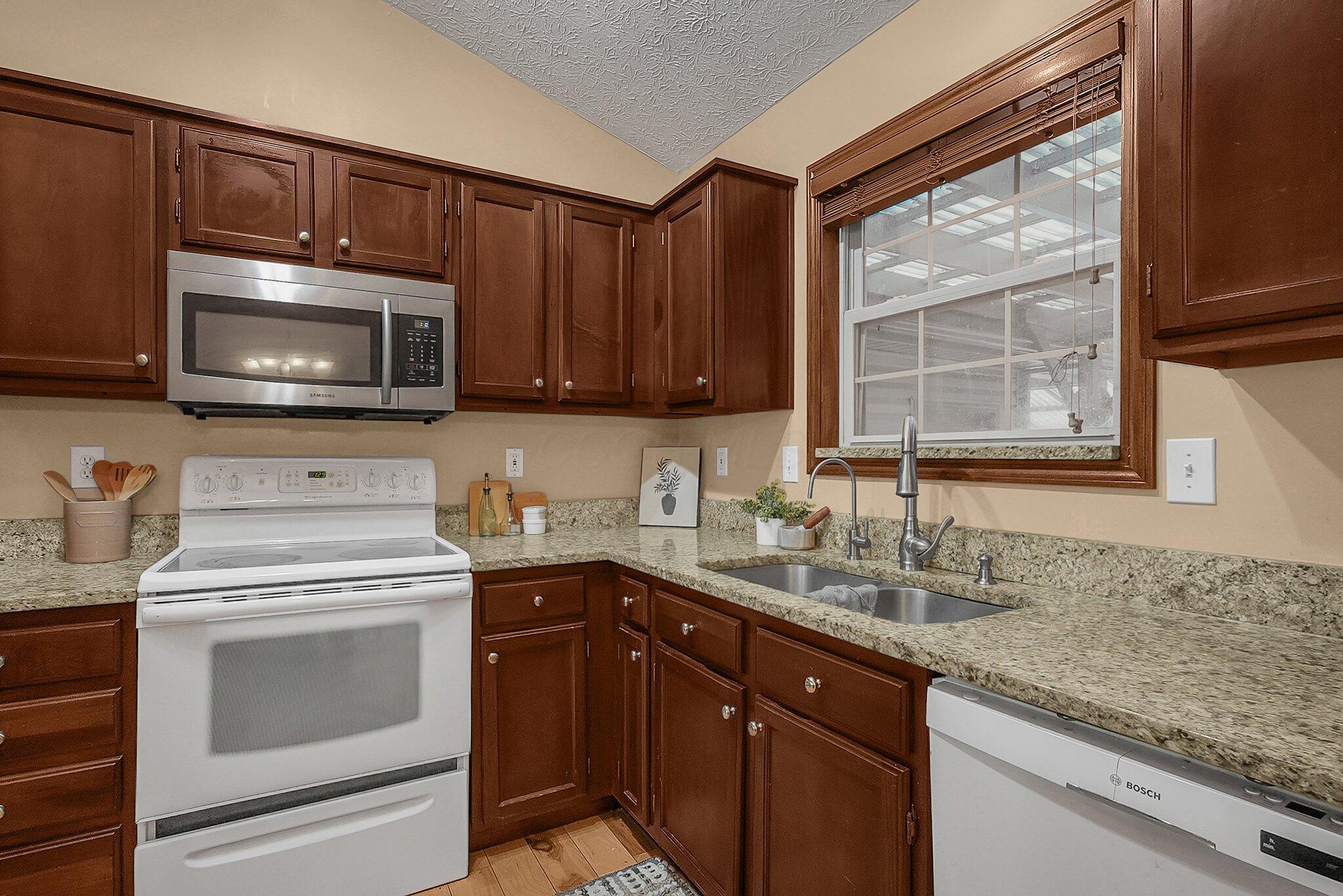 9136 Longstone Drive, Lewis Center, Ohio image 11