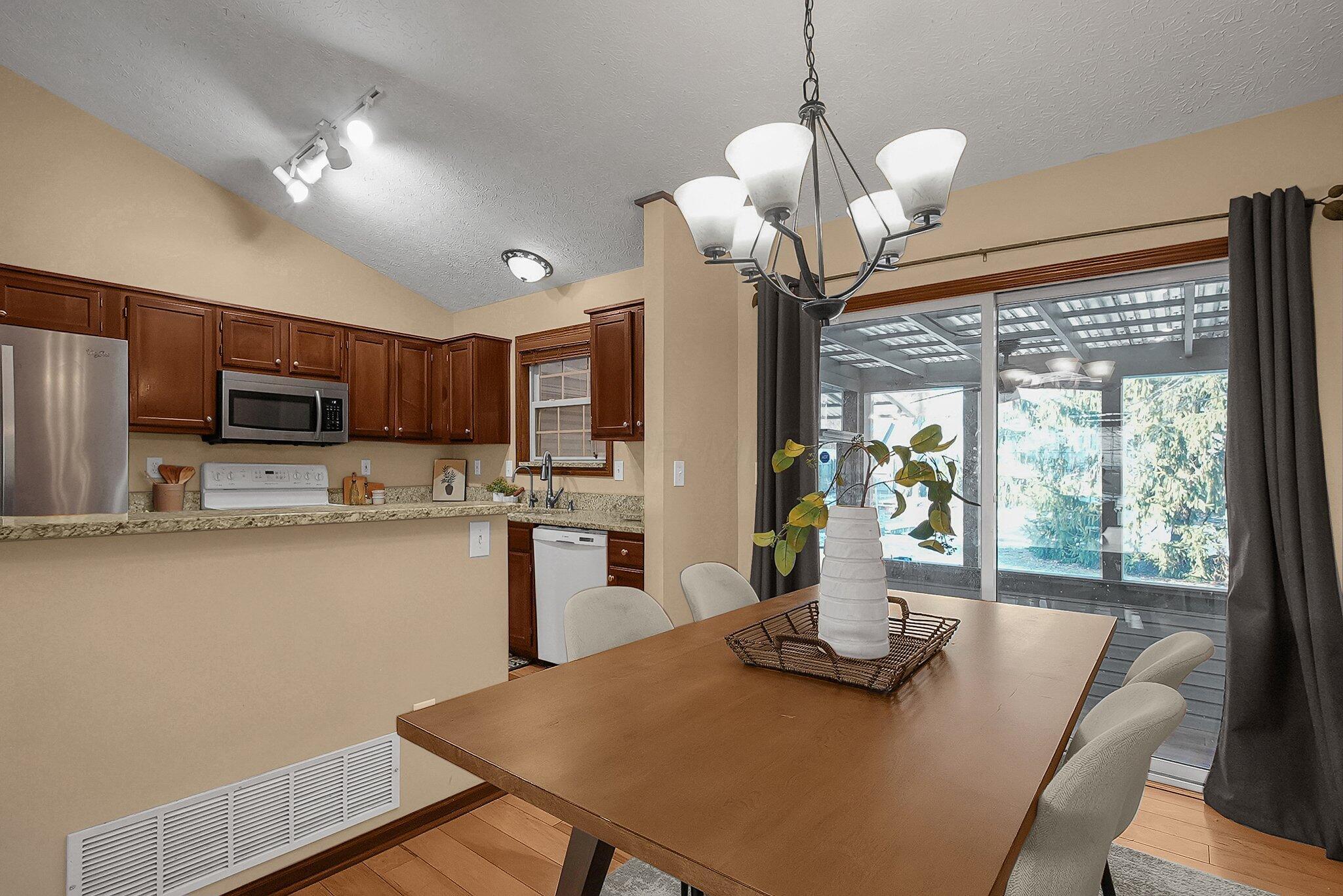 9136 Longstone Drive, Lewis Center, Ohio image 9