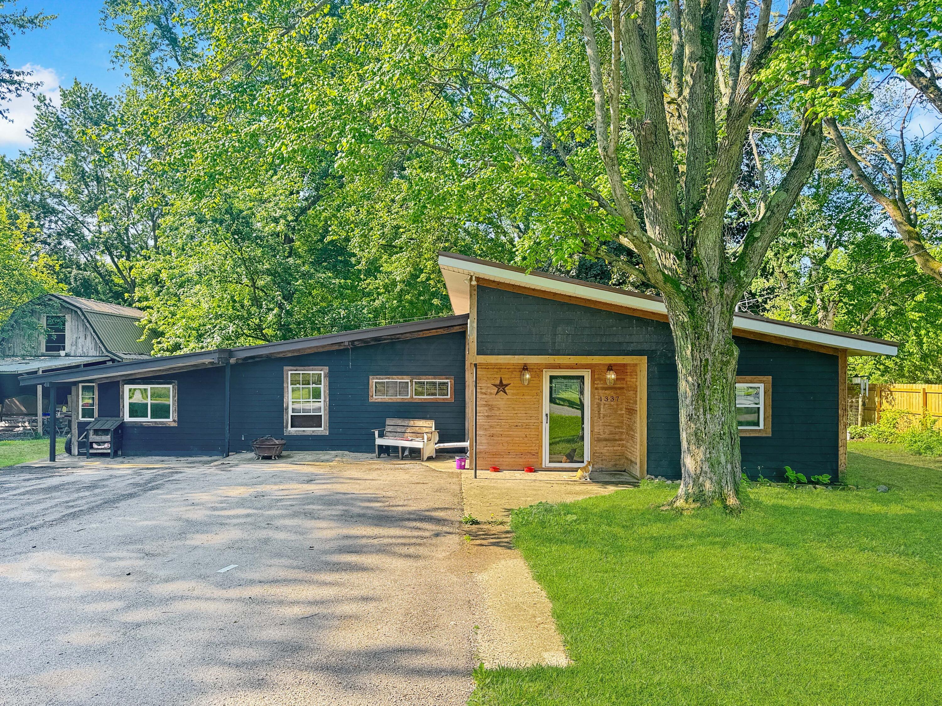 1337 W Dallas Road