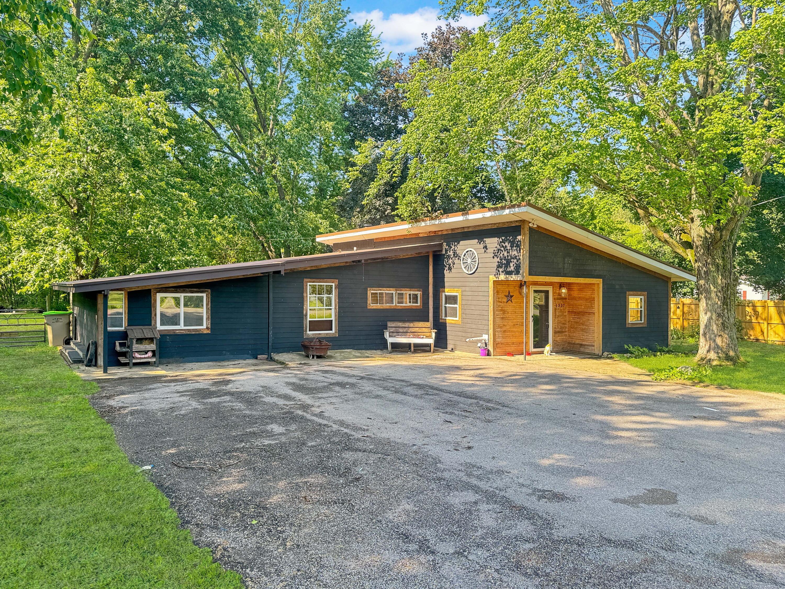 1337 W Dallas Road