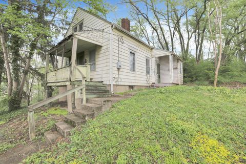 Photo of 437 Warwick Avenue, Zanesville, OH 43701 (MLS # 226012813)
