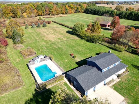 Photo of 1682 Carroll Eastern Road NW, Lancaster, OH 43130 (MLS # 225044911)