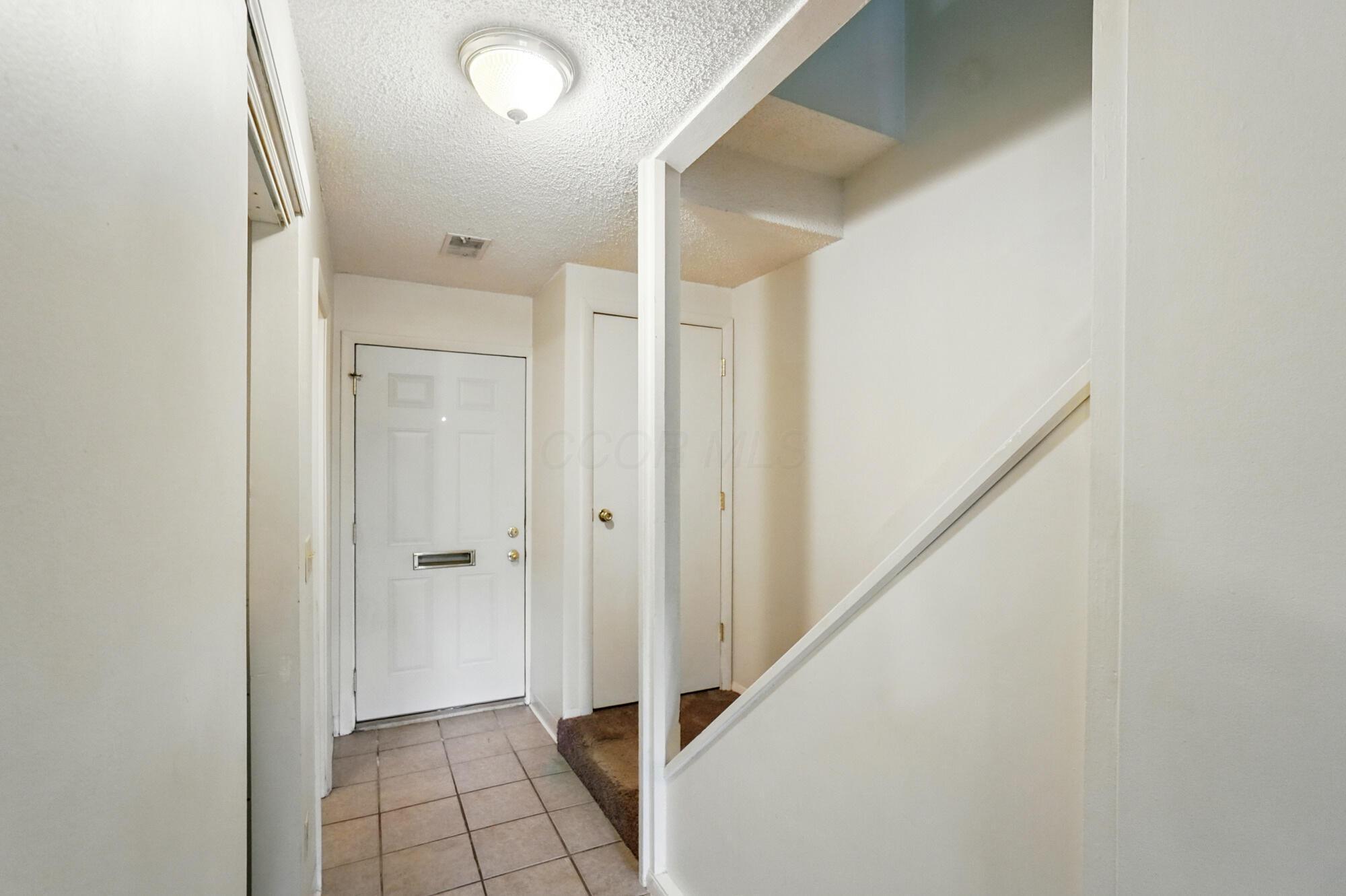 96 Lancelot Lane, Westerville, Ohio image 7
