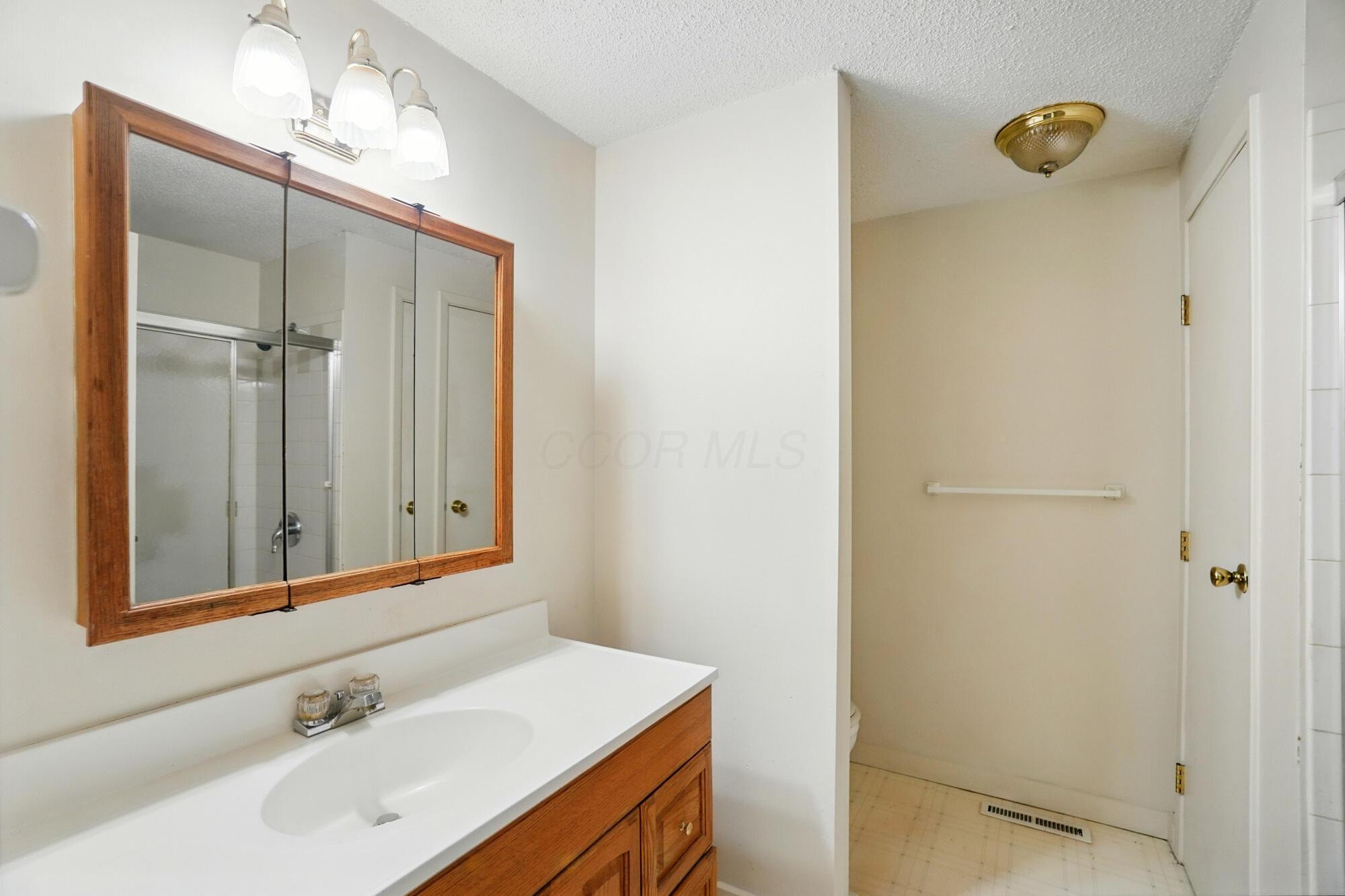 96 Lancelot Lane, Westerville, Ohio image 20