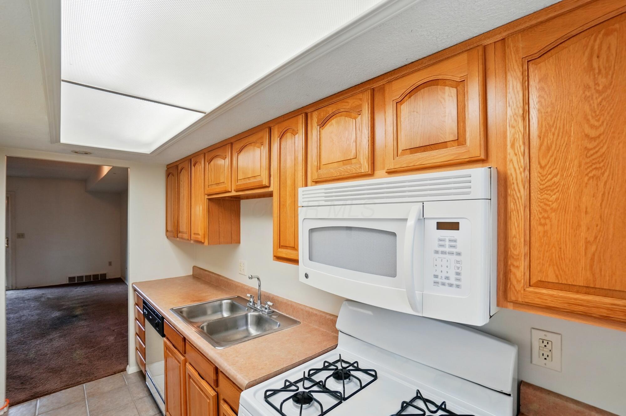 96 Lancelot Lane, Westerville, Ohio image 12