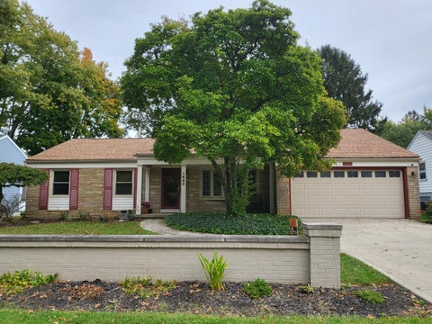 Photo of 1460 Noe Bixby Road, Columbus, OH 43232 (MLS # 226038519)
