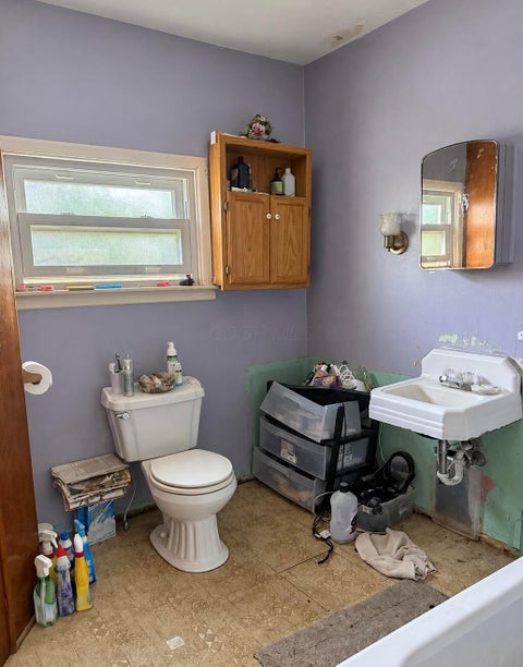 Tiny photo for 960 Grove Road, Zanesville, OH 43701 (MLS # 226035628)