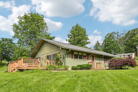 Photo of 72 Briarwood Drive, Newark, OH 43055 (MLS # 226021218)