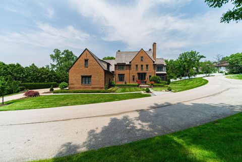 Photo of 309 N Parkview Avenue, Columbus, OH 43209 (MLS # 225031609)