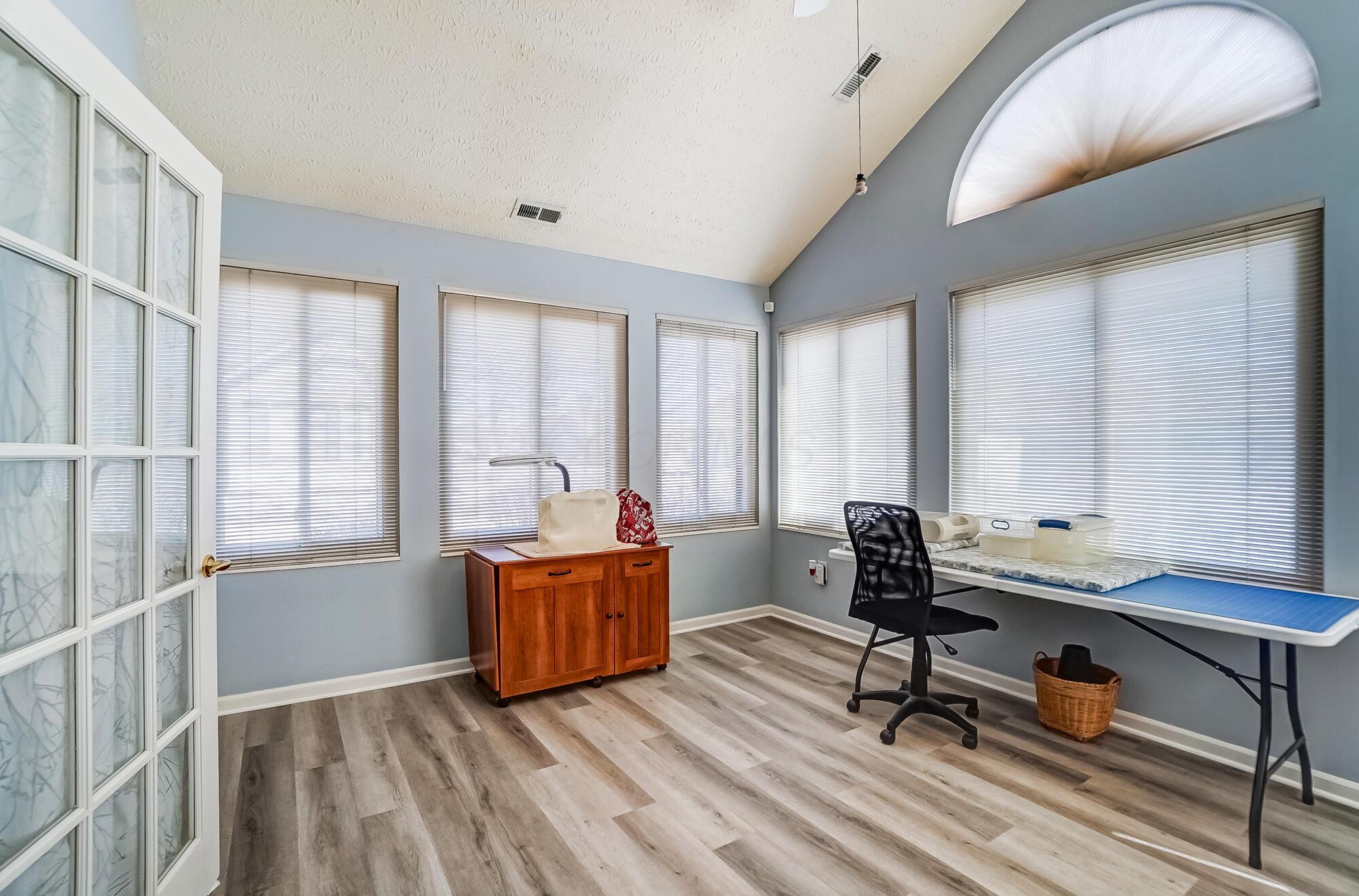 6069 Landings Pond Place, Grove City, Ohio image 36
