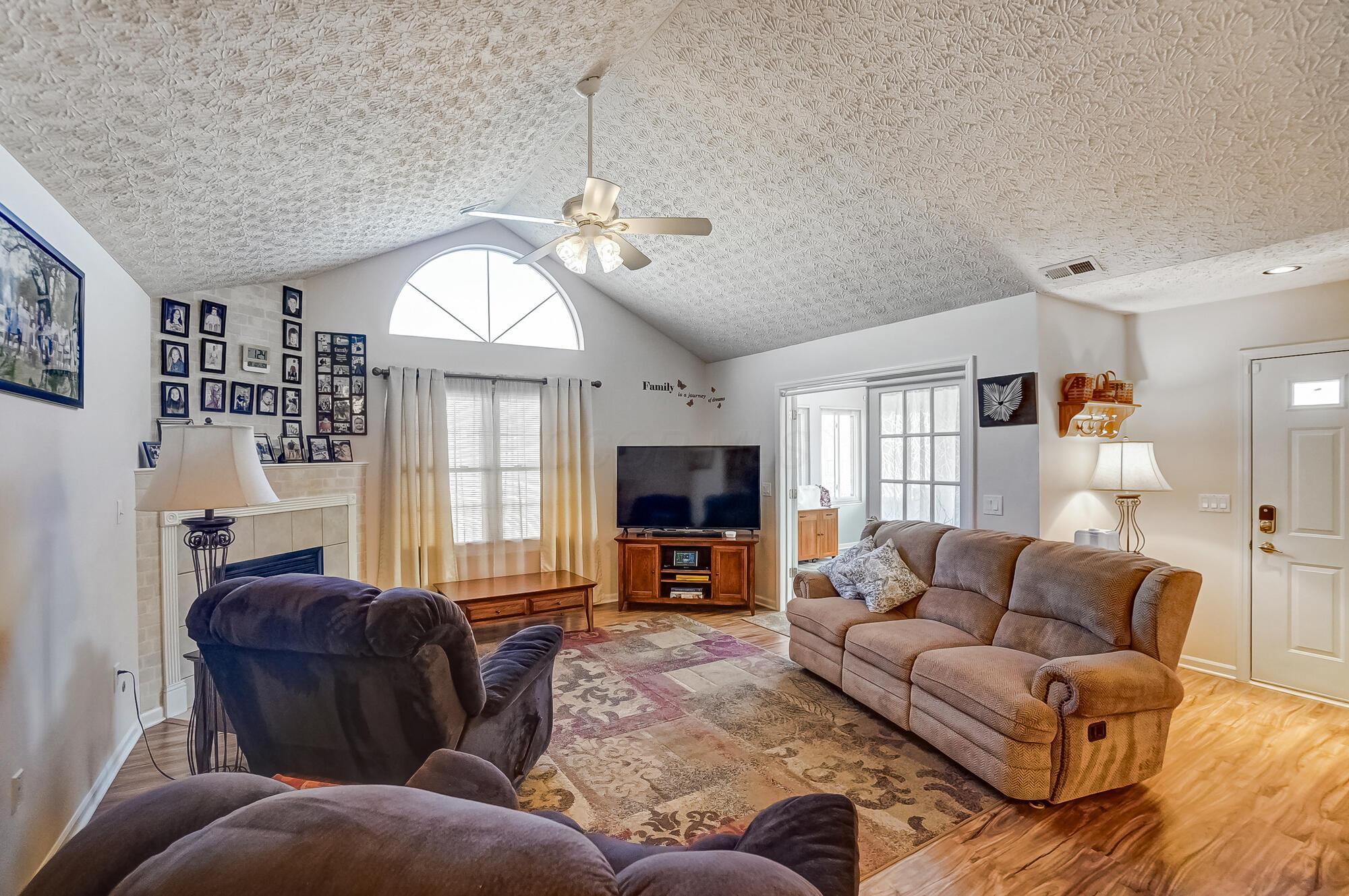 6069 Landings Pond Place, Grove City, Ohio image 4