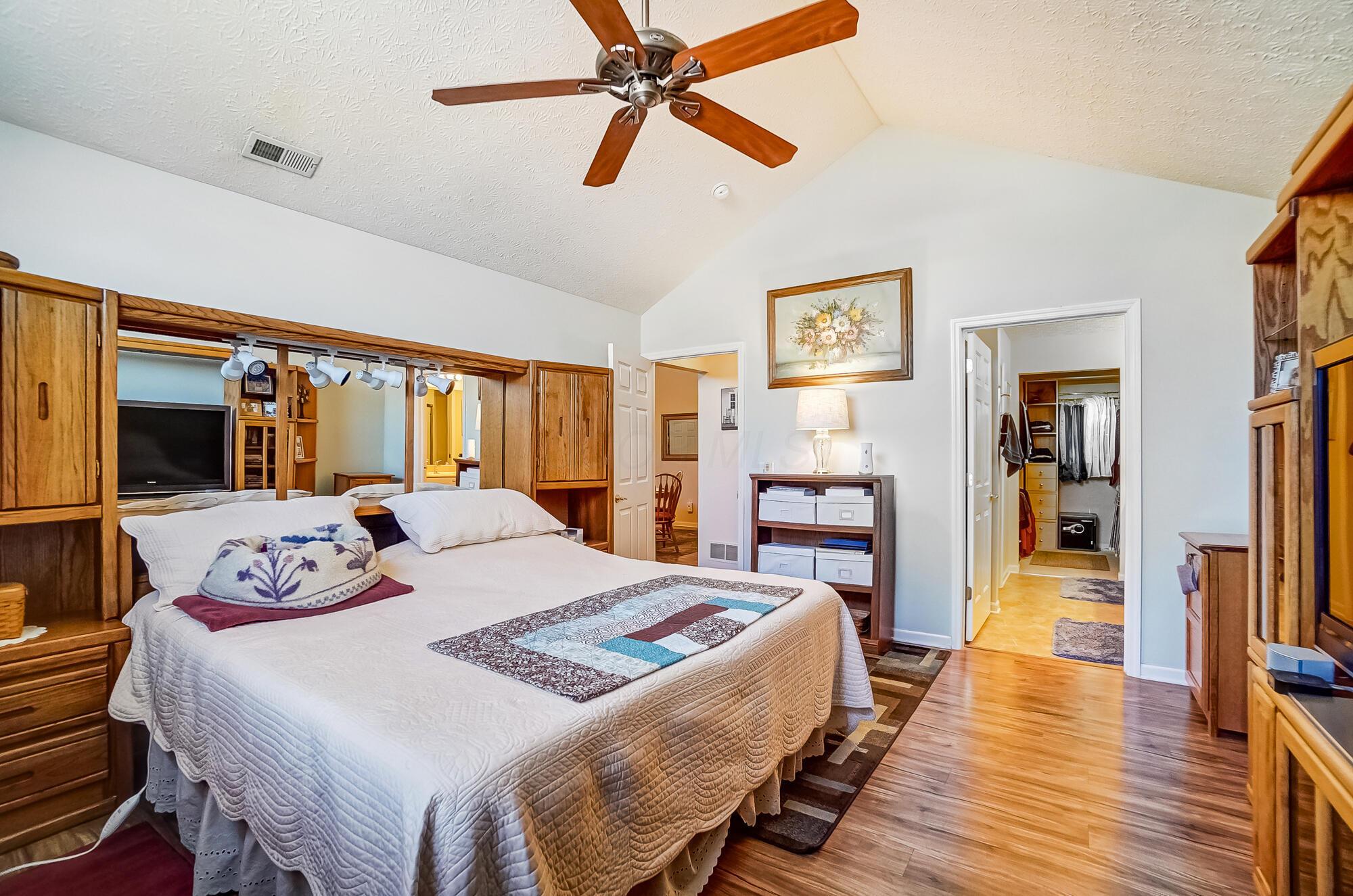 6069 Landings Pond Place, Grove City, Ohio image 23