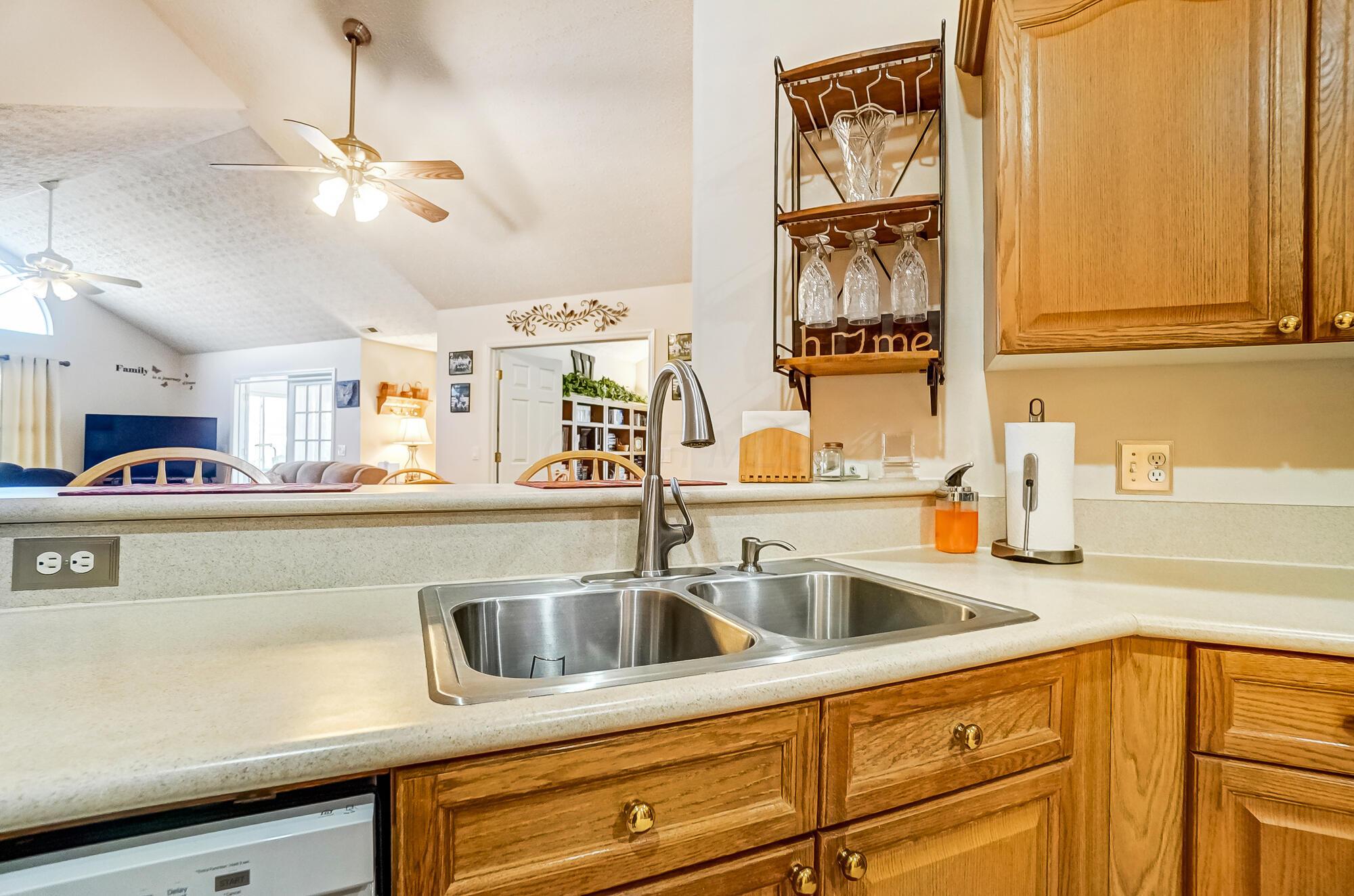 6069 Landings Pond Place, Grove City, Ohio image 16