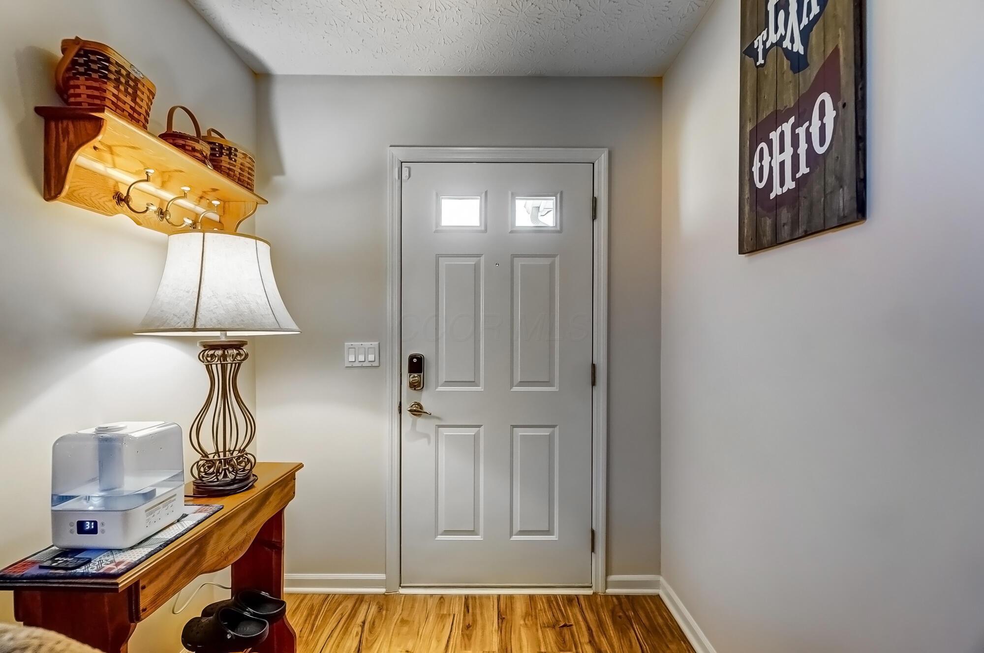 6069 Landings Pond Place, Grove City, Ohio image 3