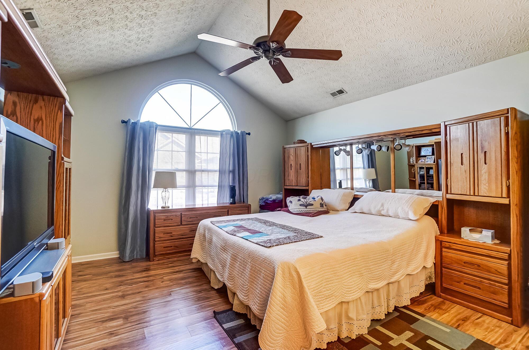 6069 Landings Pond Place, Grove City, Ohio image 22