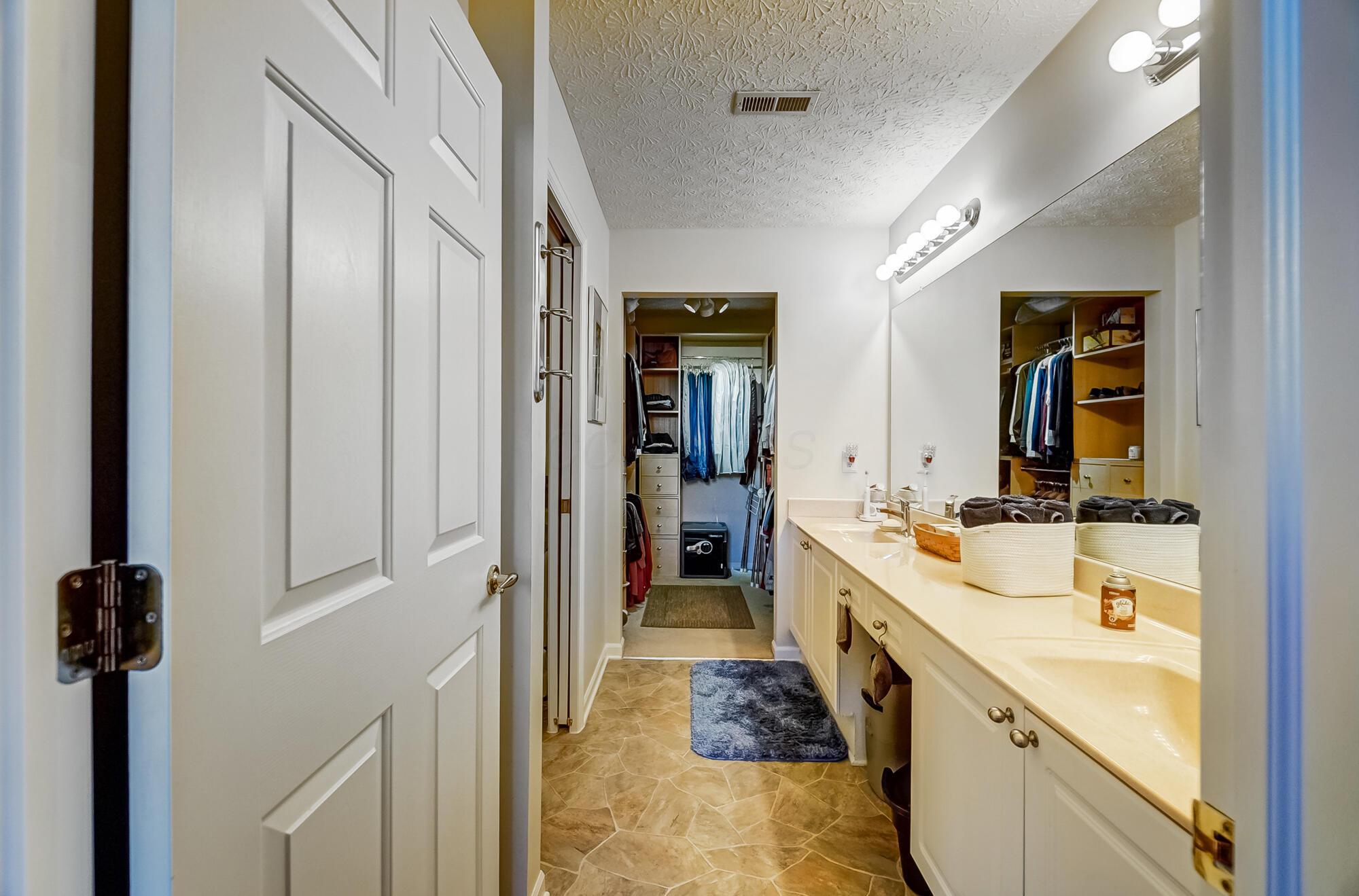 6069 Landings Pond Place, Grove City, Ohio image 24