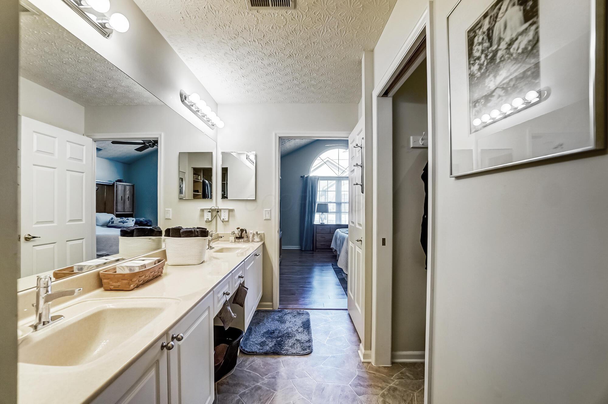 6069 Landings Pond Place, Grove City, Ohio image 25
