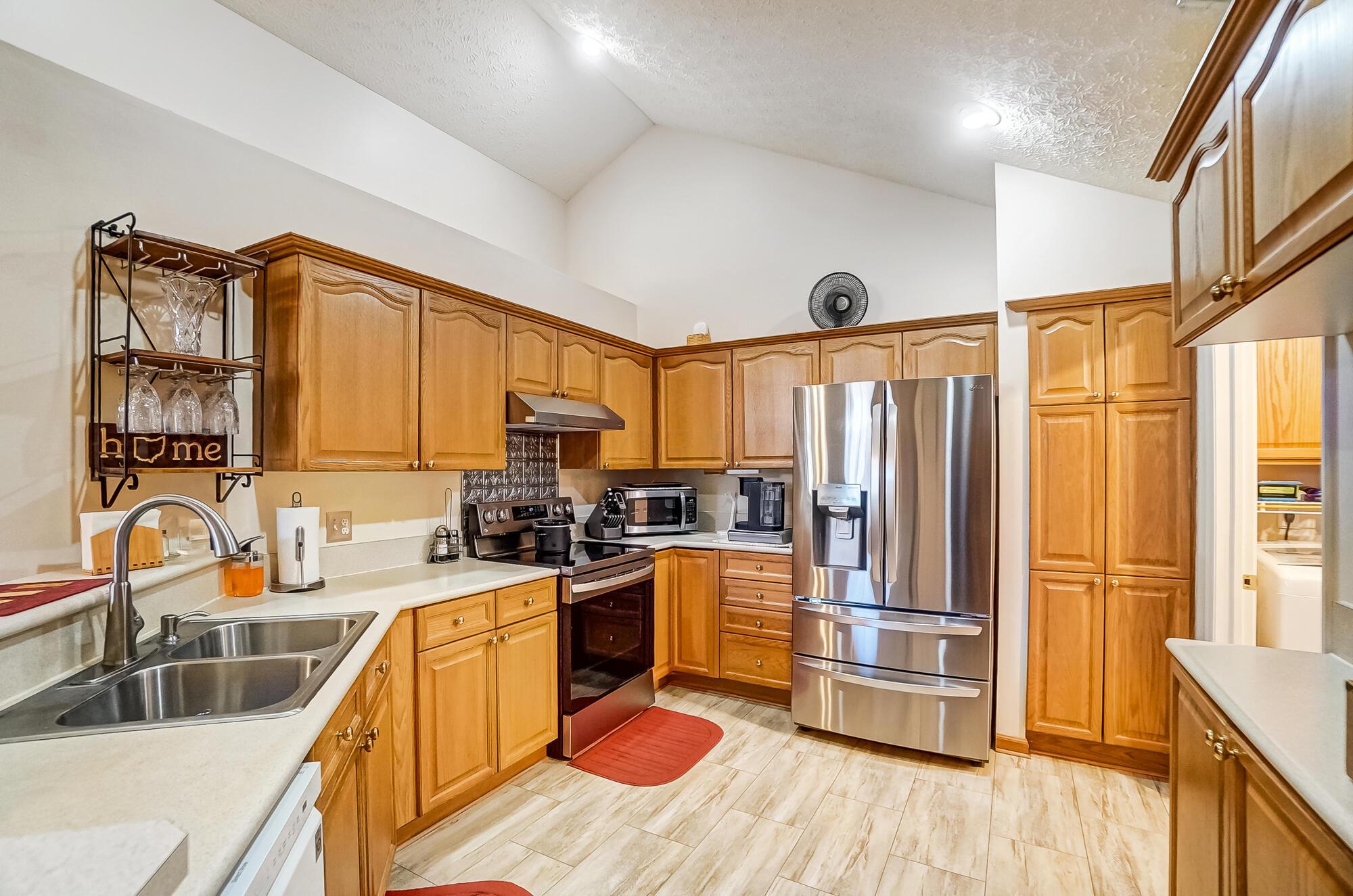 6069 Landings Pond Place, Grove City, Ohio image 14