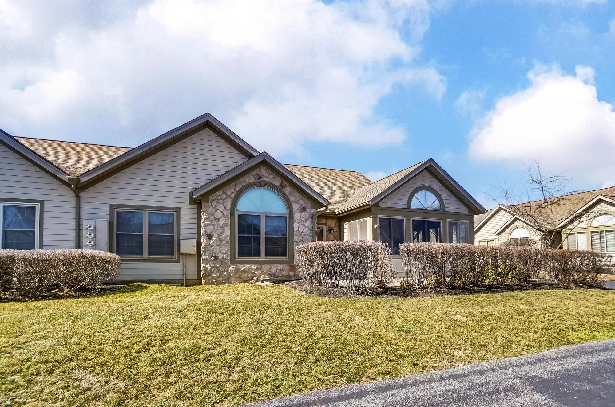 6069 Landings Pond Place, Grove City, Ohio image 2