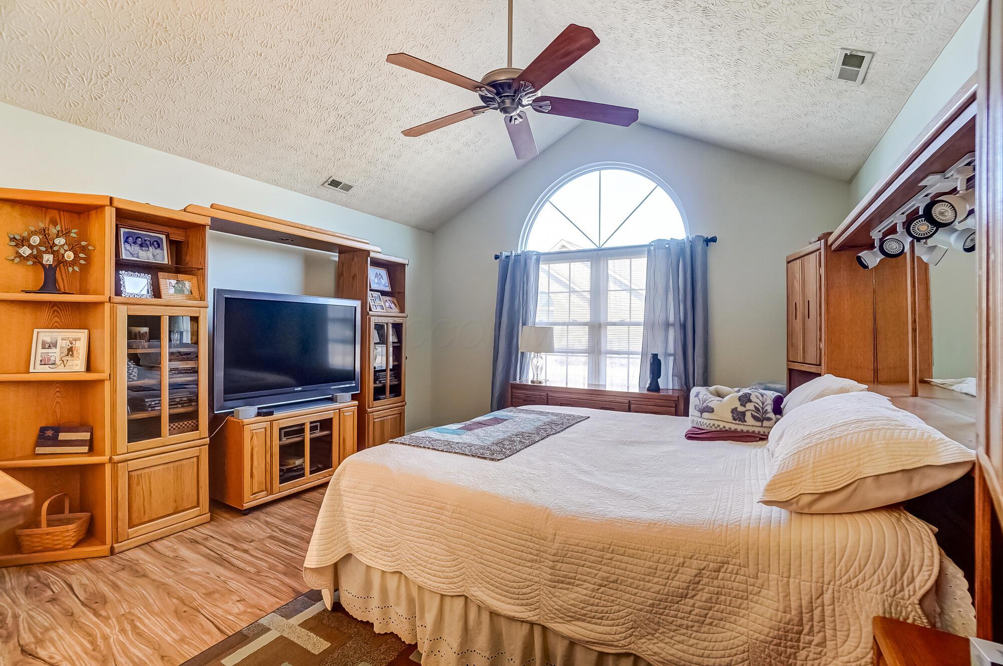 6069 Landings Pond Place, Grove City, Ohio image 21