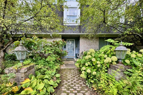 Photo of 831 Persimmon Place, Columbus, OH 43213 (MLS # 226033216)