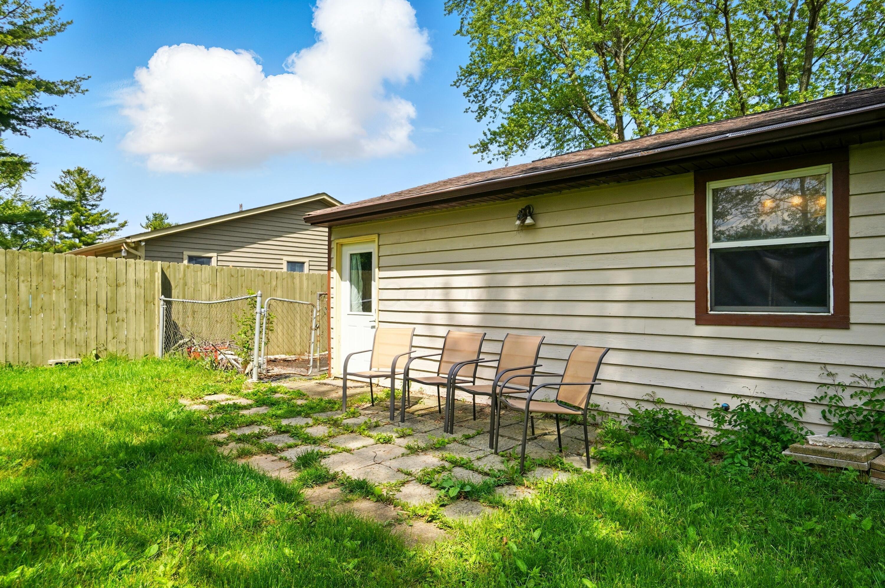 1240 W Choctaw Drive, London, Ohio image 36