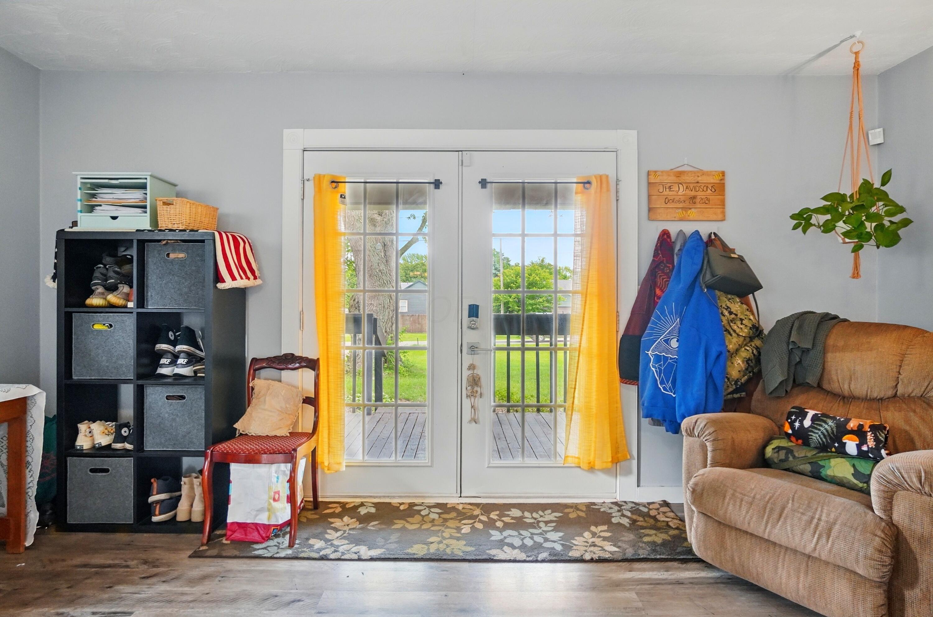1240 W Choctaw Drive, London, Ohio image 7