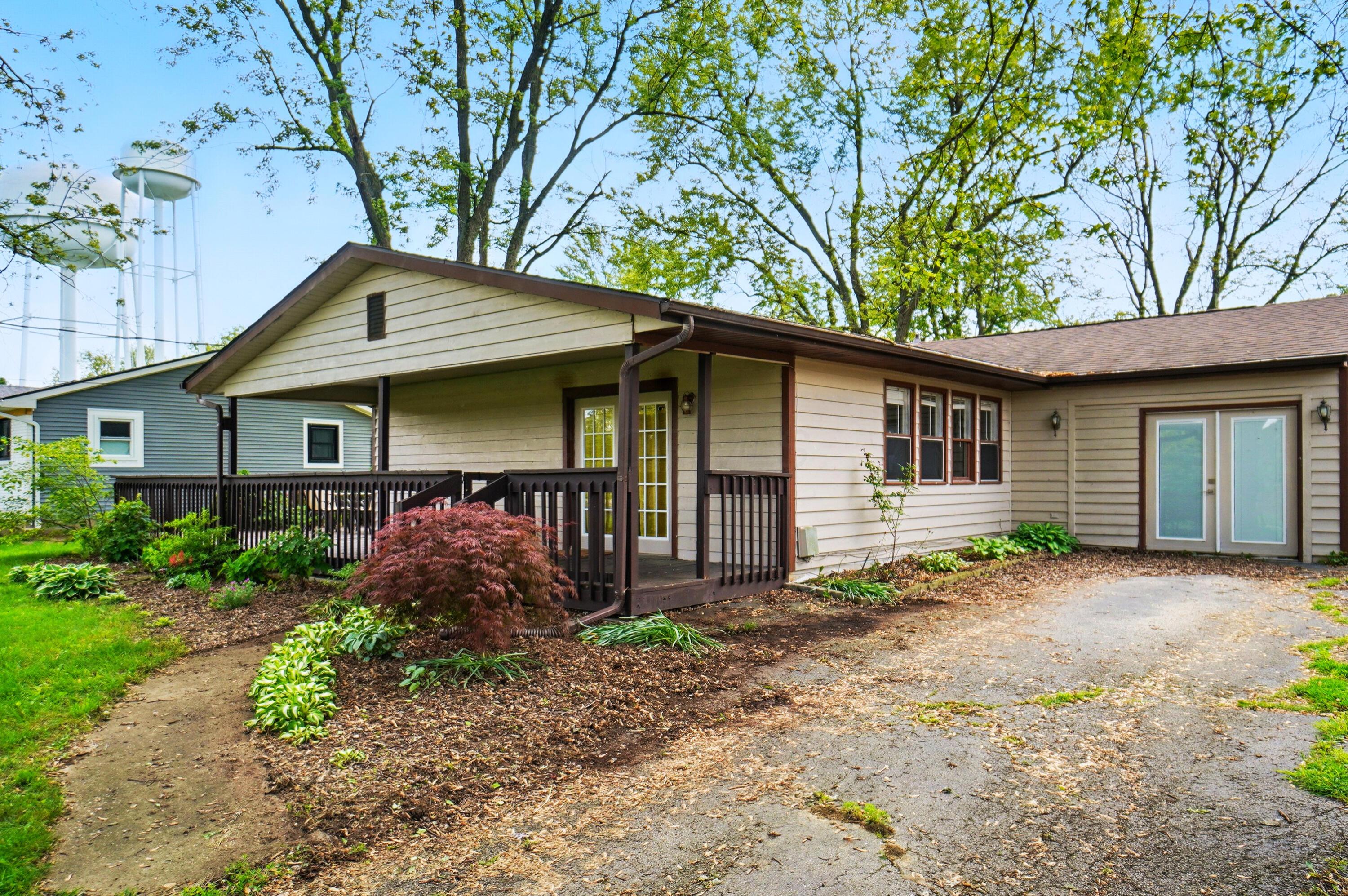 1240 W Choctaw Drive, London, Ohio image 4