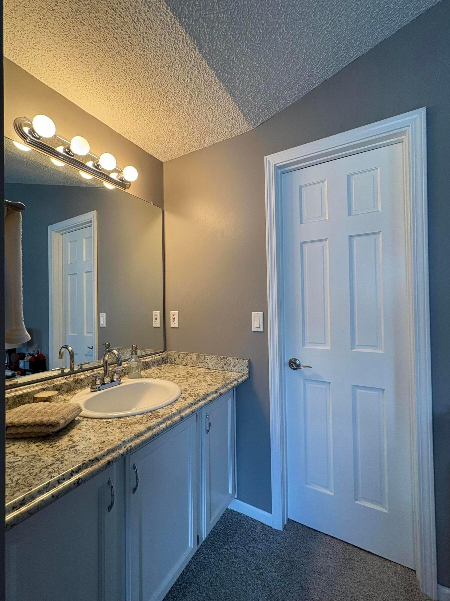 4873 Brixston Drive, Hilliard, Ohio image 19