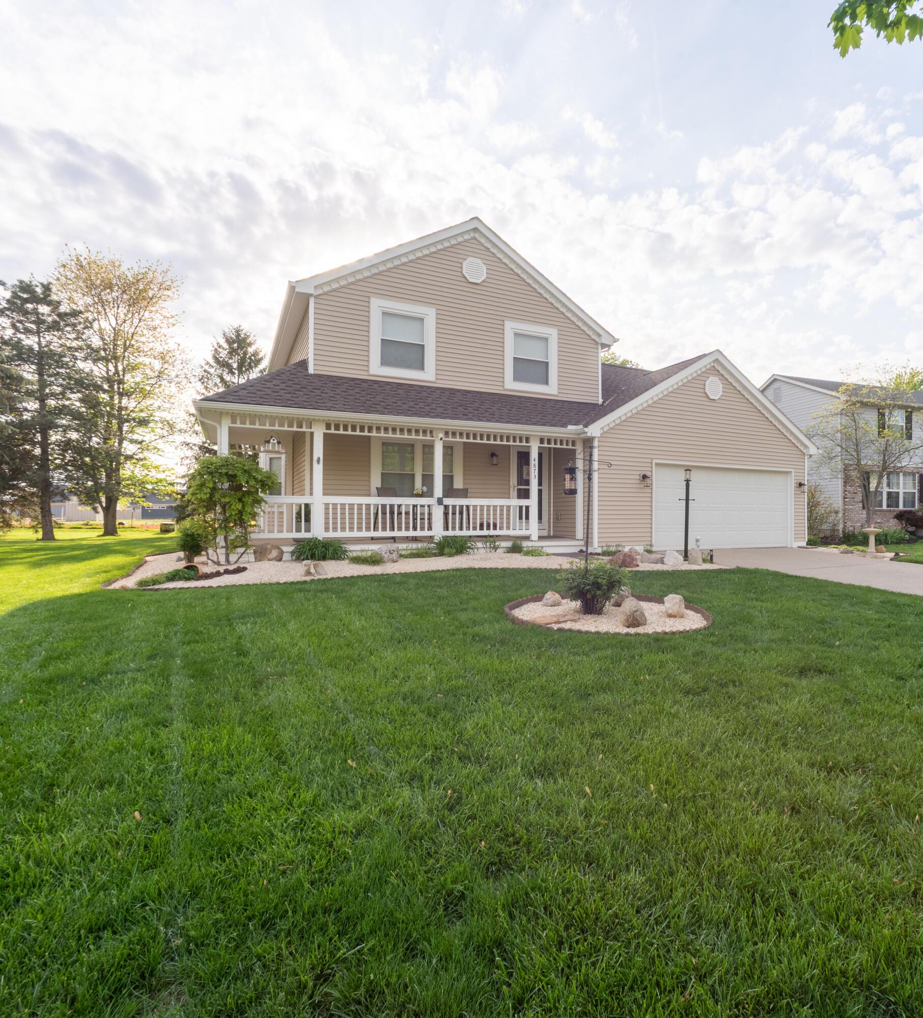 4873 Brixston Drive, Hilliard, Ohio image 1