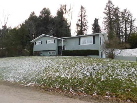 Homes For Sale - 743 Summit Drive<br/> Logan, OH 43138