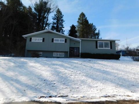 Photo of 743 Summit Drive, Logan, OH 43138 (MLS # 226000264)