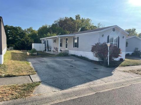 Photo of 2407 Bluff Run Drive, Grove City, OH 43123 (MLS # 226007621)