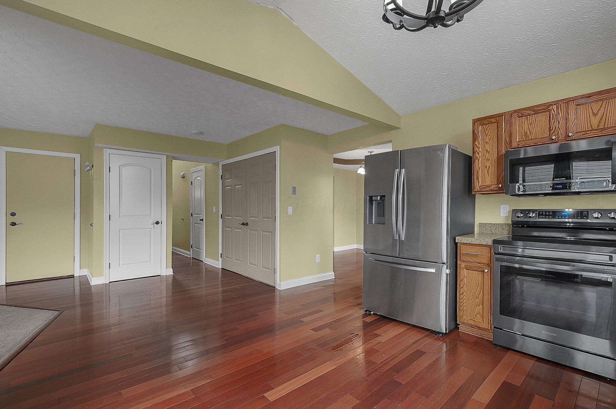 1860 Seasprite Drive, Galloway, Ohio image 4