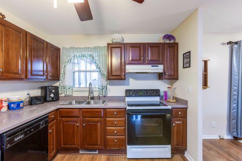 Tiny photo for 5220 Edgeview Road, Columbus, OH 43207 (MLS # 226002361)