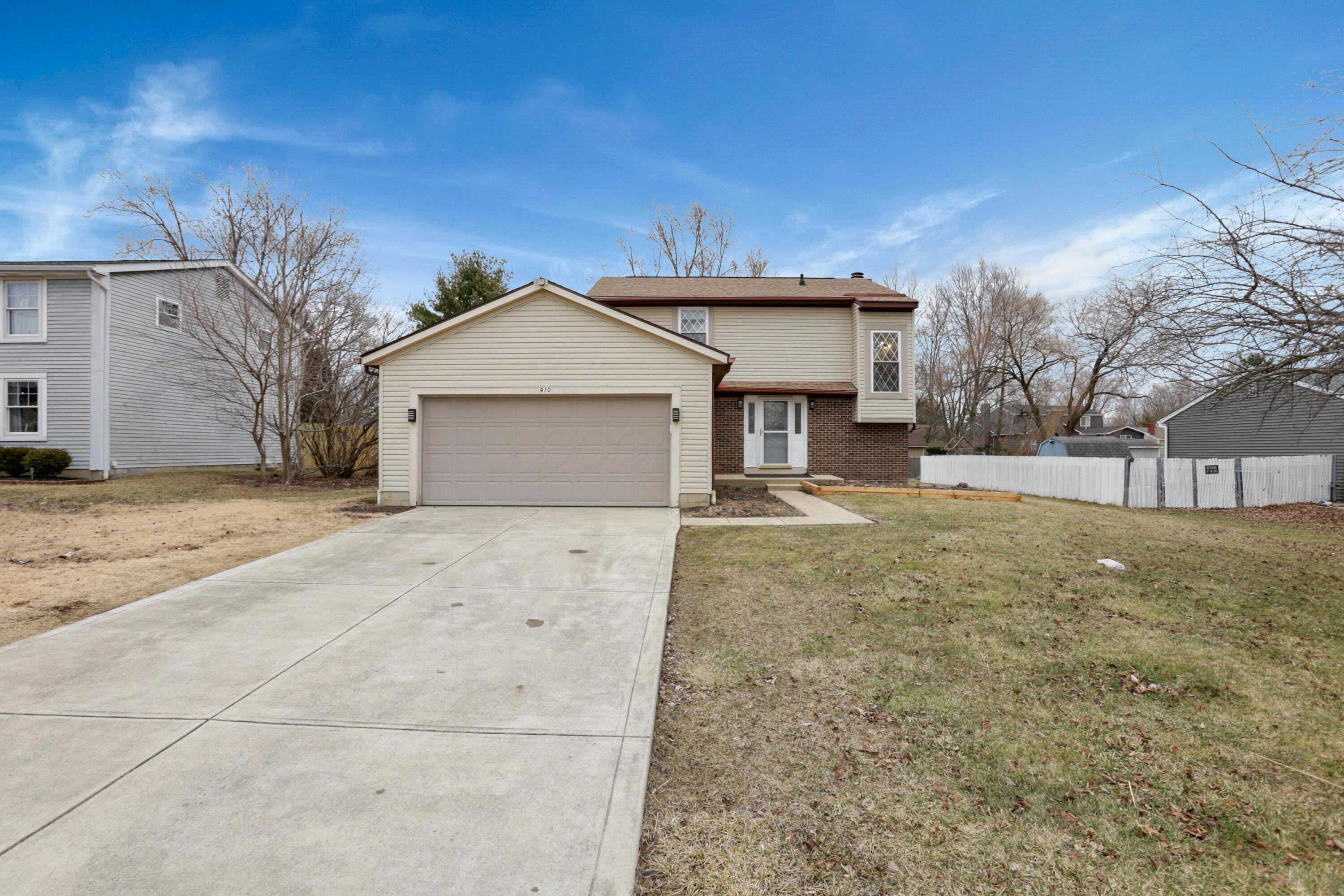 910 Ruskin Drive, Reynoldsburg, Ohio image 2