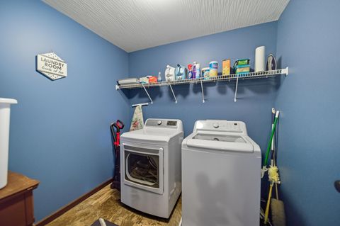 Tiny photo for 223 Park Ridge Lane, Newark, OH 43055 (MLS # 226000906)