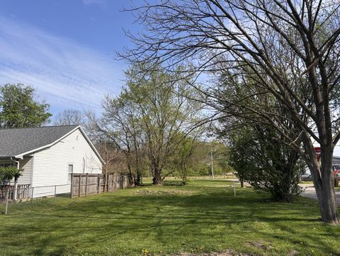 Photo of 317 Highland Avenue, Buckeye Lake, OH 43008 (MLS # 226012352)