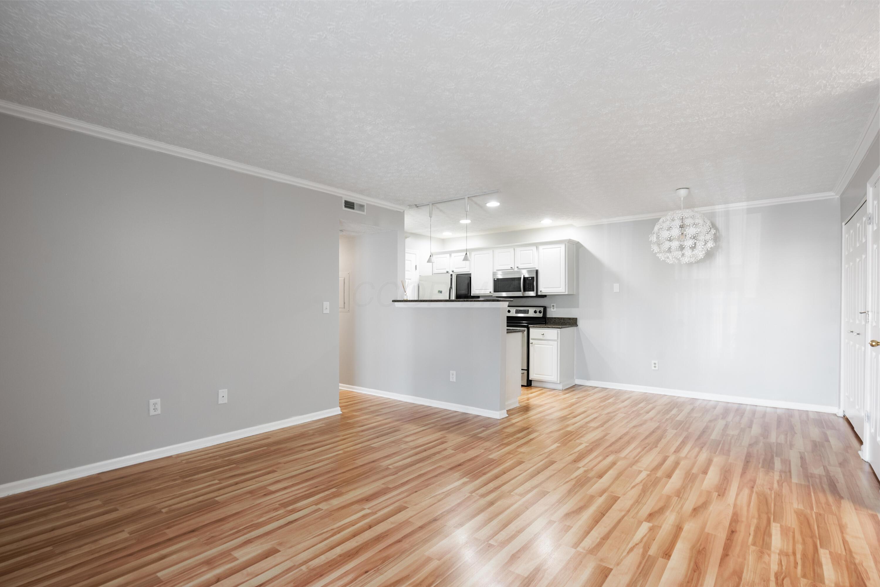 5373 Cypress Chase, Columbus, Ohio image 4