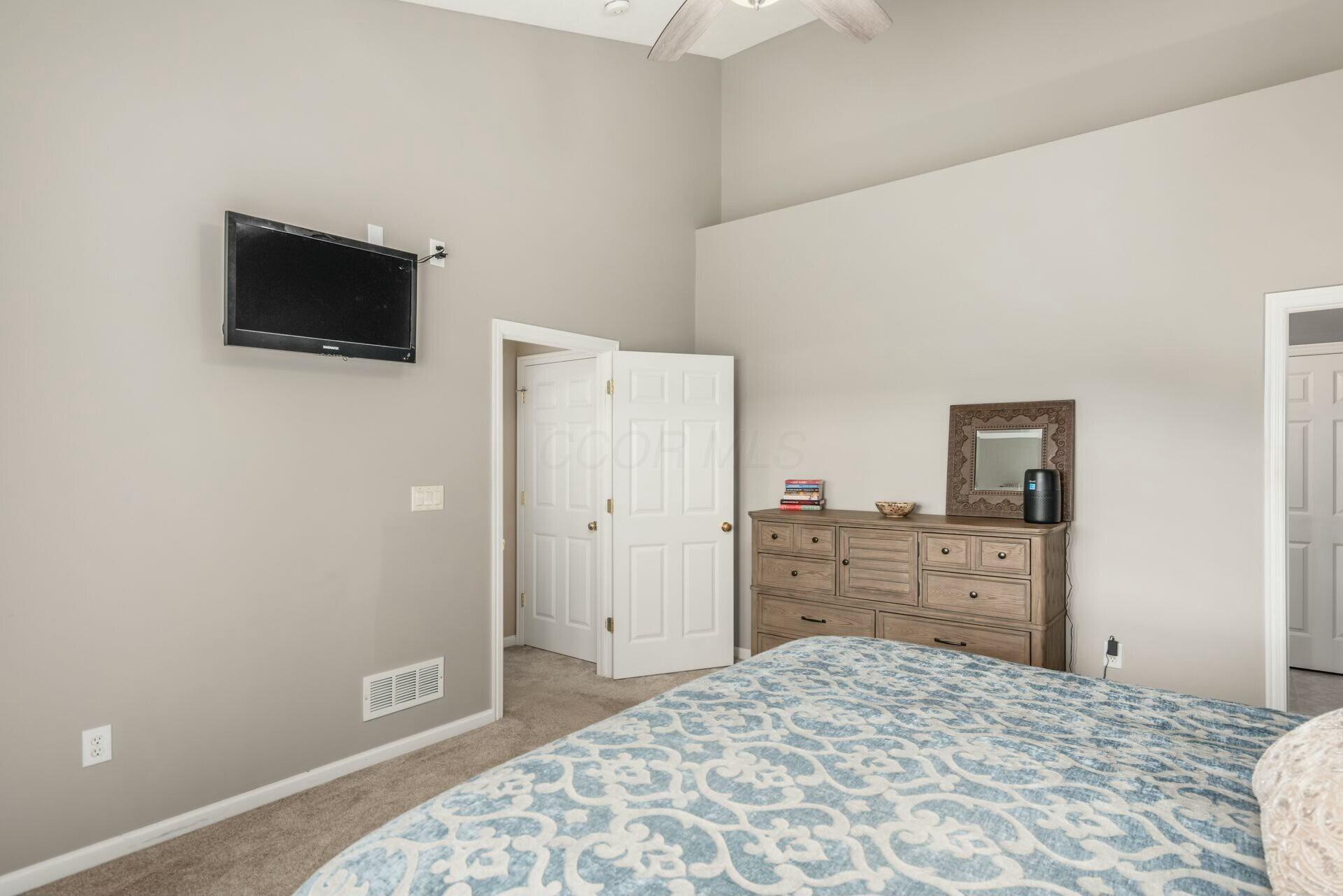 7476 Deer Valley Crossing, Powell, Ohio image 17