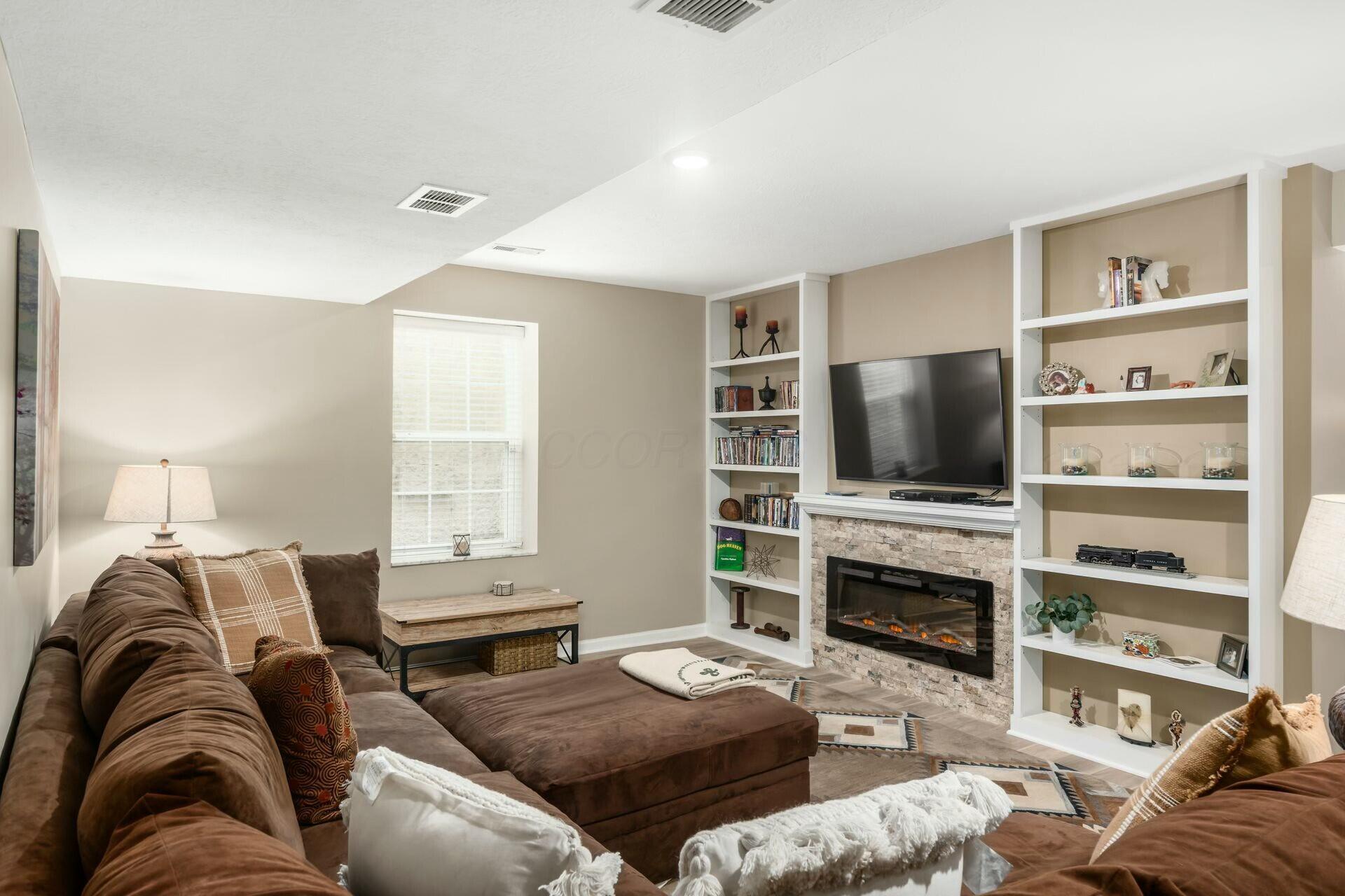 7476 Deer Valley Crossing, Powell, Ohio image 33