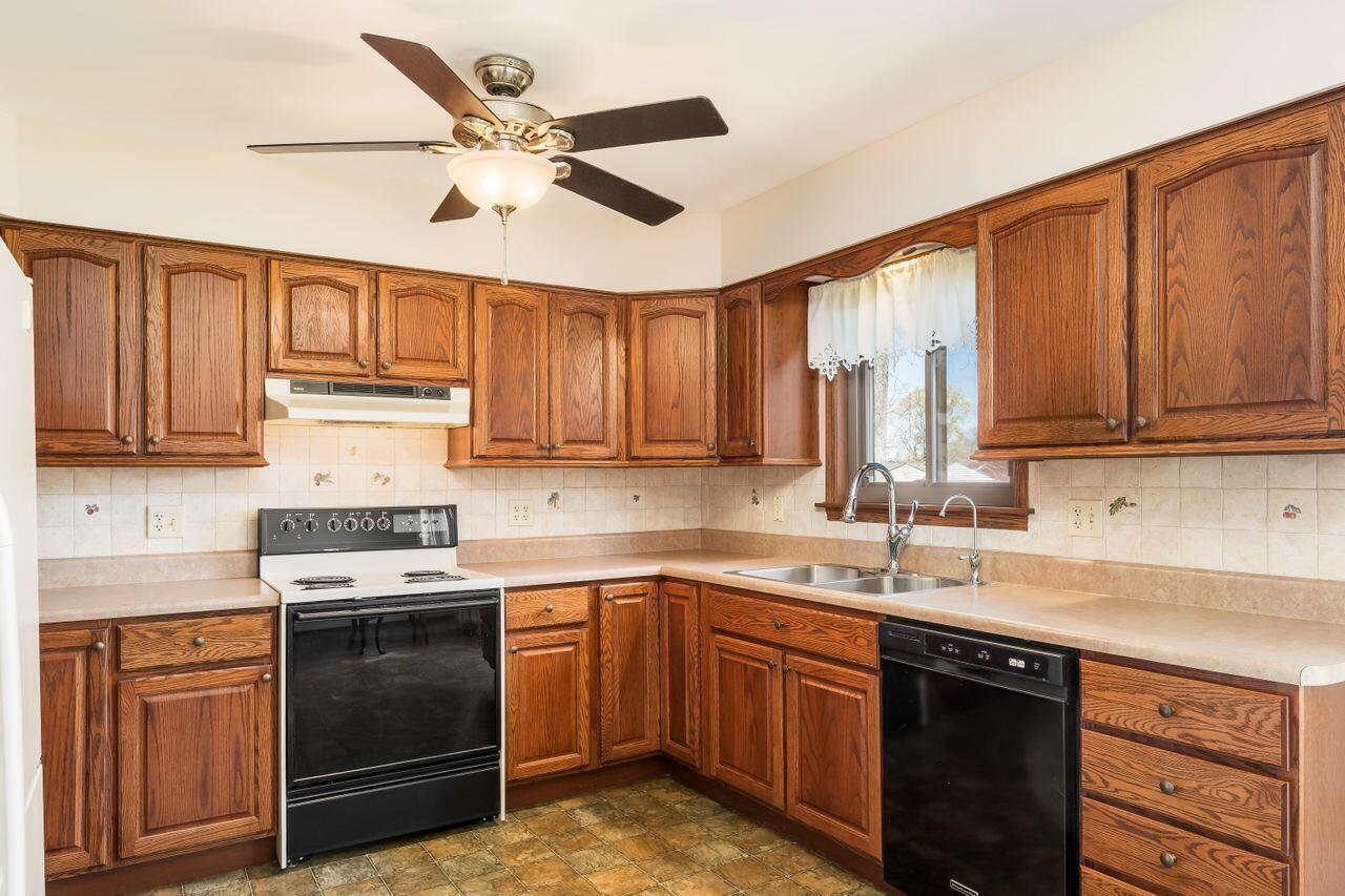 2364 Charlemagne Street, Grove City, Ohio image 17