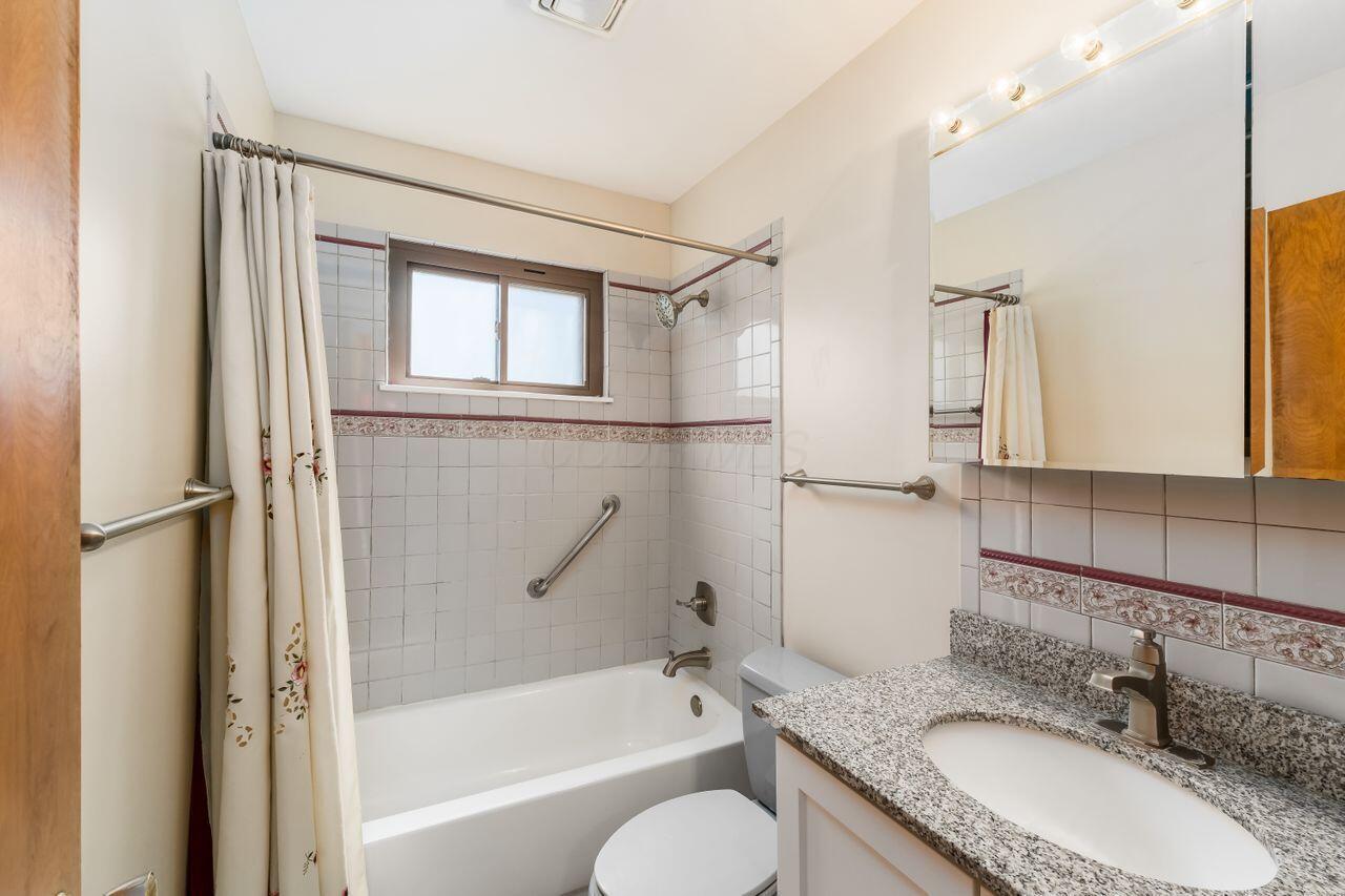 2364 Charlemagne Street, Grove City, Ohio image 30